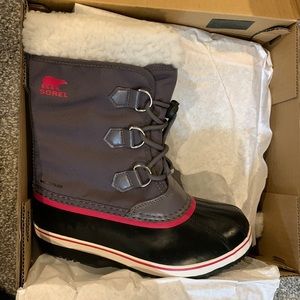 Sorel Yoot PAC WP boots Size 4 Youth (size 35 EU sizing)